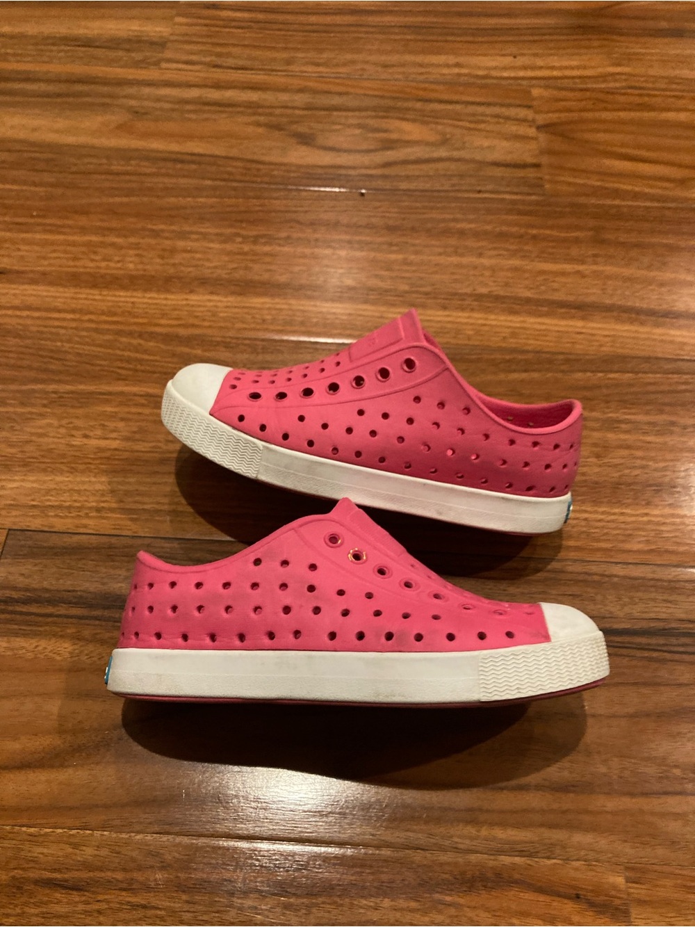 Native Jefferson Pink/White Solid Low Top Slip-On shoes Kids C12 Lightweight